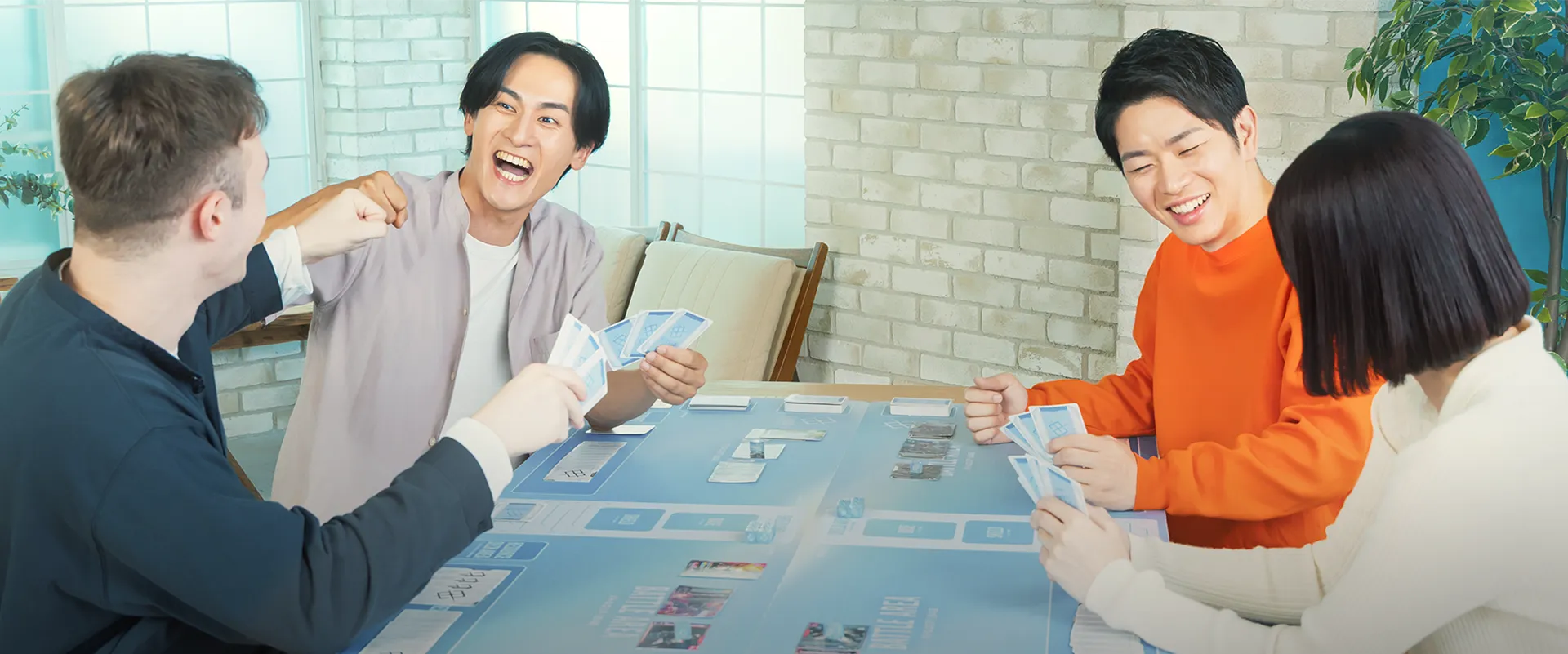 {t}2on2 TEAM MATCH{t}
2人1組で戦う4人対戦ルール。
仲間との連携で生まれる、
いつもと違うバトルを楽しもう。